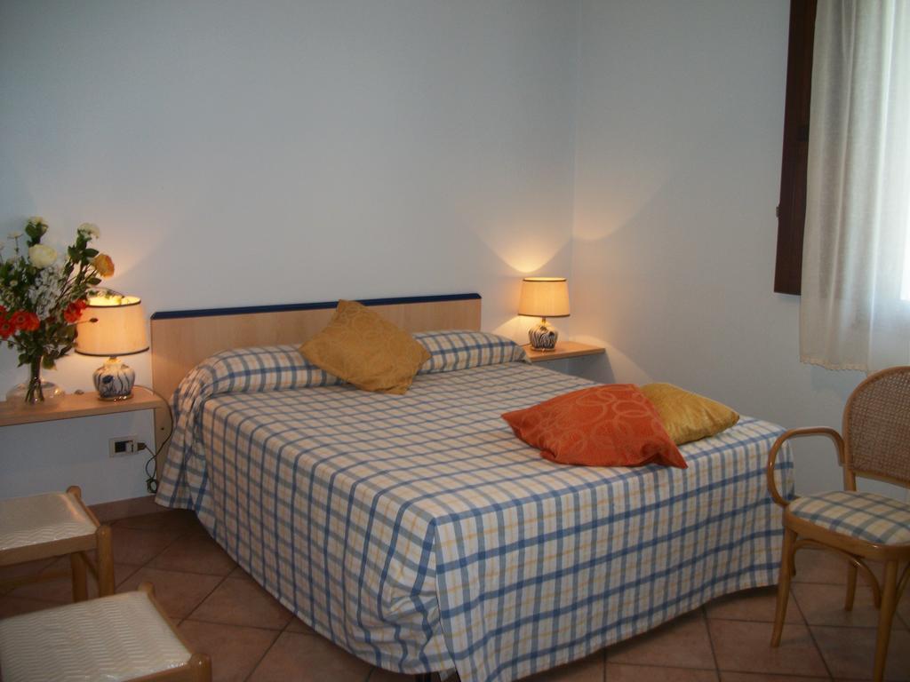 Le Poiane B&B Vacanze San Piero Patti Oda fotoğraf